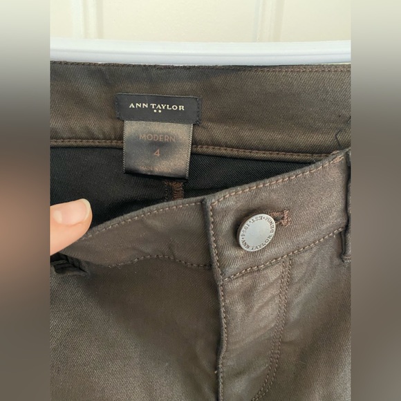 ANN TAYLOR - NWOT Modern Brown Coated Denim Skinny Jeans - Picture 3 of 3